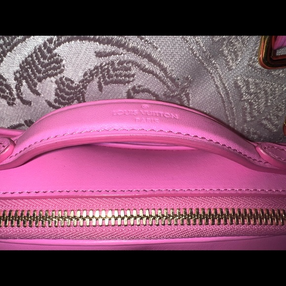 Louis Vuitton - Rose Utility Handbag/Crossbody - Picture 14 of 17